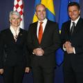 Nasmejana Kosorjeva in Pahor ob podpisu sporazuma. (Foto: Reuters)