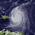 Nacionalni center za orkane opozarja, da bi lahko Earl povzročil pravo razdejanj
