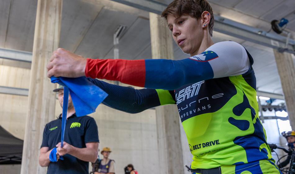 Monika Hrastnik končuje uspešno kariero gorske kolesarke