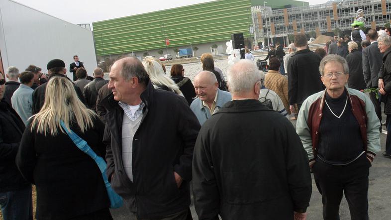 Včerajšnje odprtje Supernove2 je privabilo veliko ljudi, predvsem starejših obča