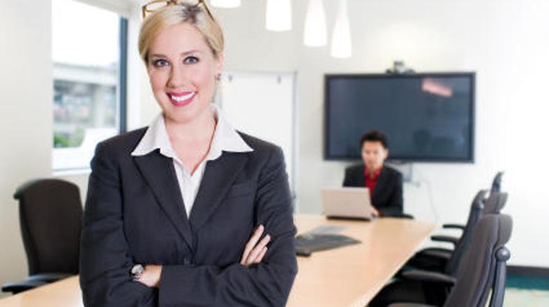 Ženske imajo več težav tudi pri doseganju visokih položajev. Na direktorskih mes