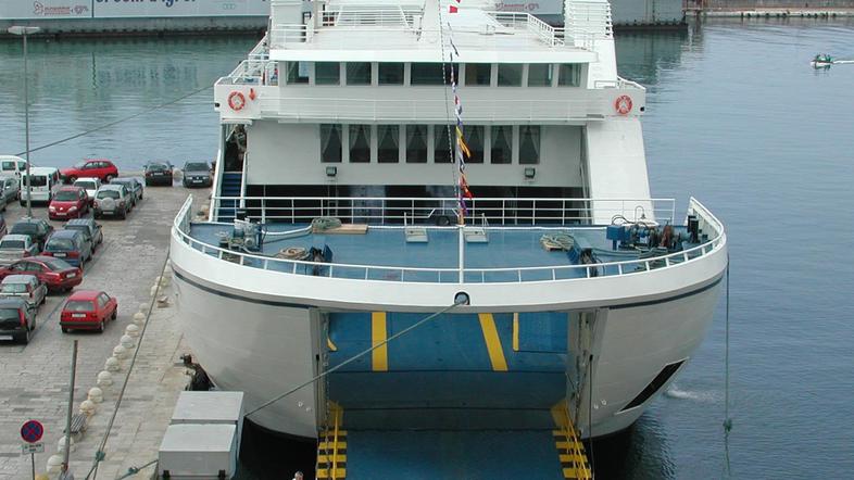 Če gre kolesar na Vis iz Splita, bo za osebno vozovnico odštel 6,44 evra, za kol