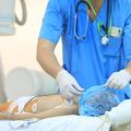 otrok operacija bolnišnica operacijska miza