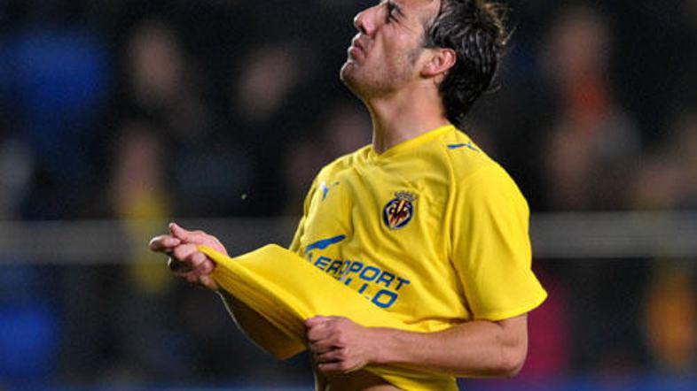 Santi Cazorla bo z nogometnih igrišč odsoten tri mesece.