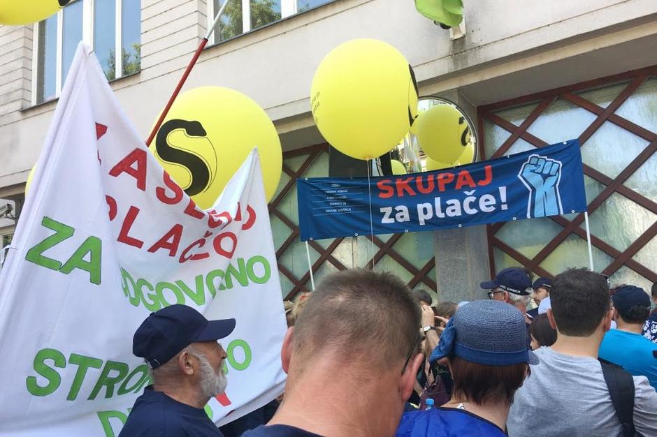 Protest pred vlado | Avtor: Anže Petkovšek