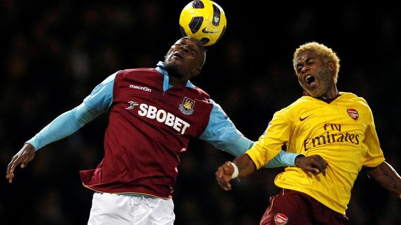 Carltone Cole, član Westa Hama, je v času igranja za Anglijo tvital. (Foto: Reut