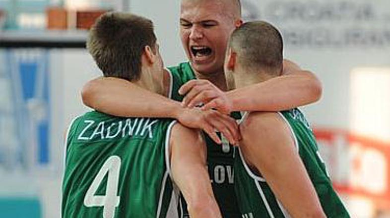 Po tesnem porazu z gostiteljico Hrvaško in Španijo, so Slovenci gladko ugnali Ne