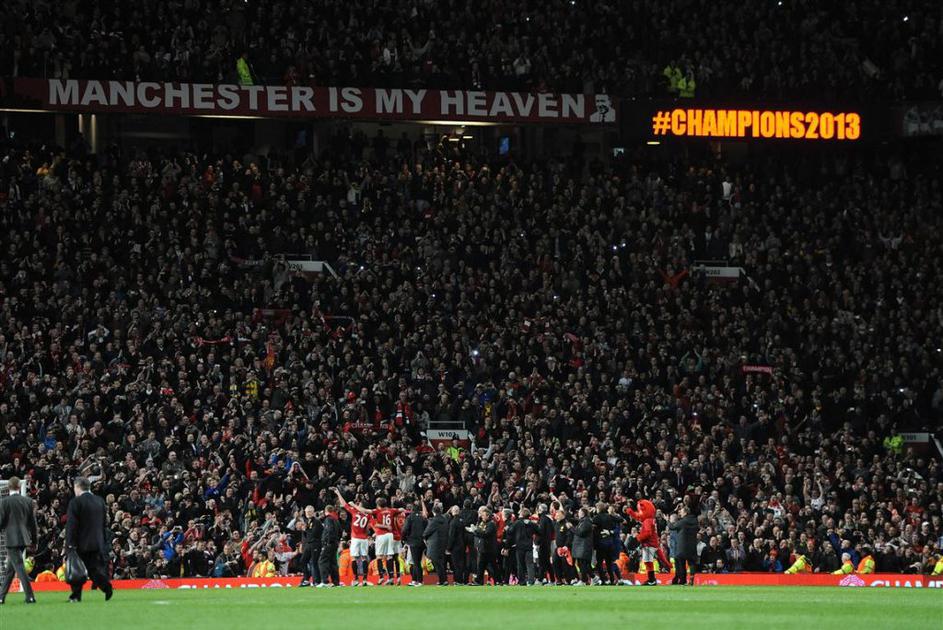 semafor Old Trafford navijači gledalci tribuna Manchester United Aston Villa Pre