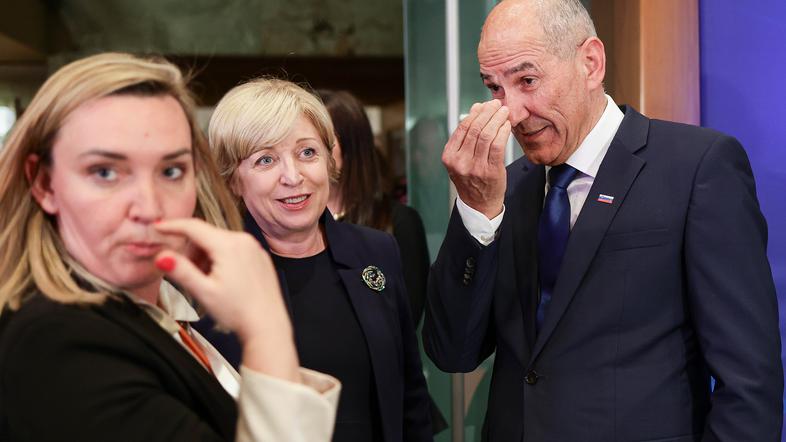 Kristina Hacin, Romana Tomc, Janez Janša