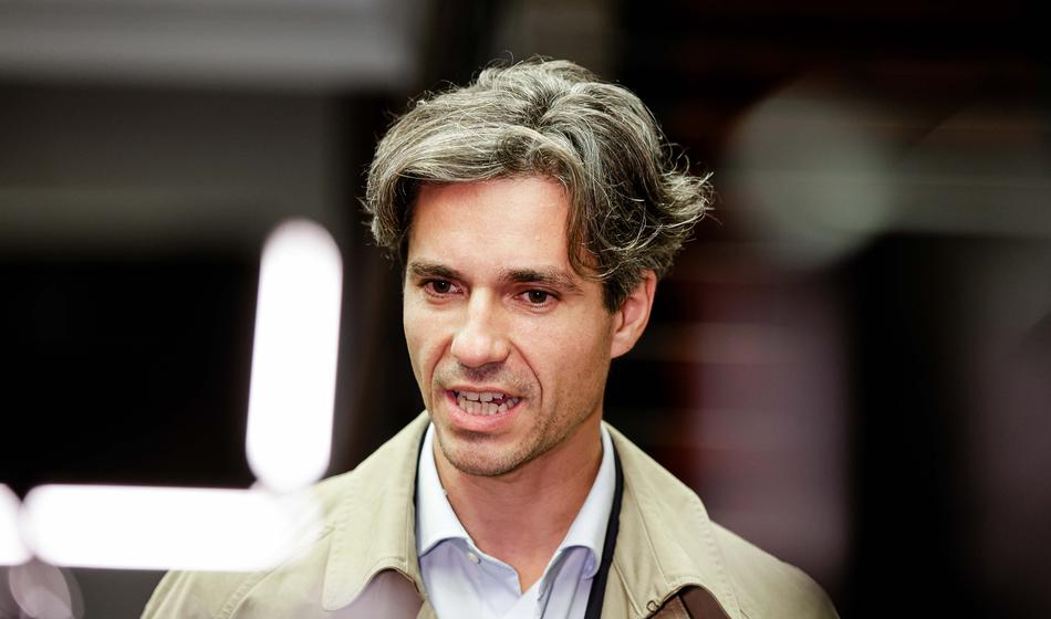 Vsi s prstom kažejo na Mesca, očitajo mu celo kazniva dejanja