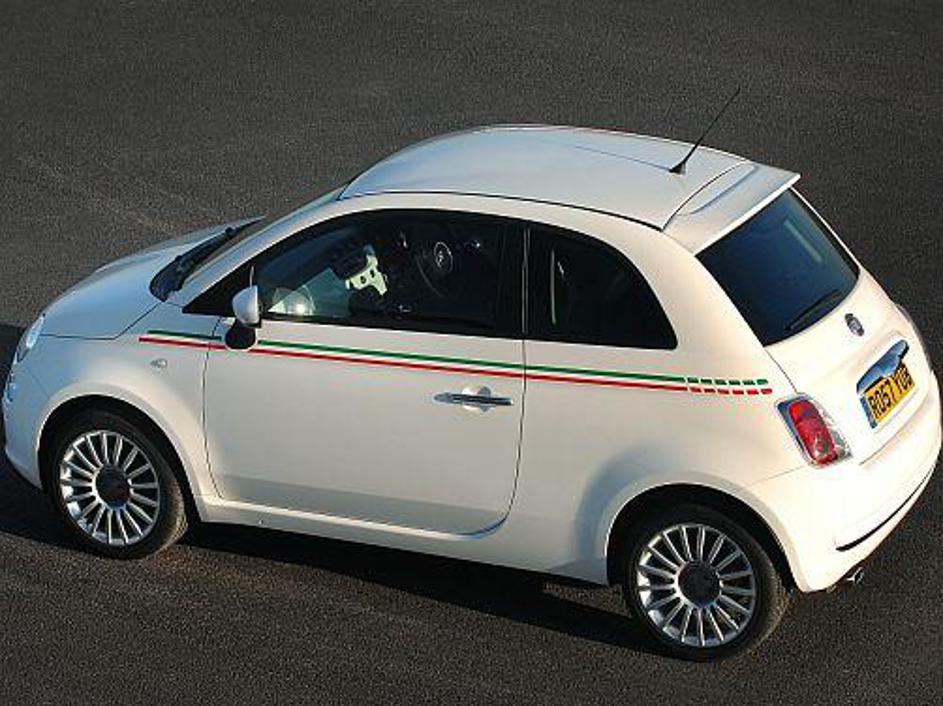 V Veliki Britaniji so Fiat 500 razglasili za seksi avto leta.