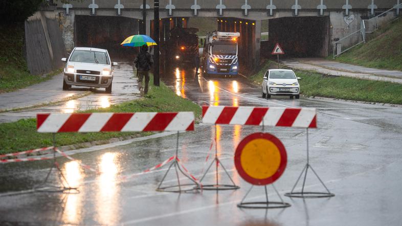 podvoz Zalog poplave padavine komunalna služba zaprta cesta zapora ceste