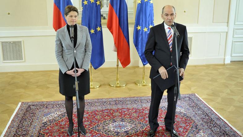 Primopredaja med Janšo in Bratuškovo