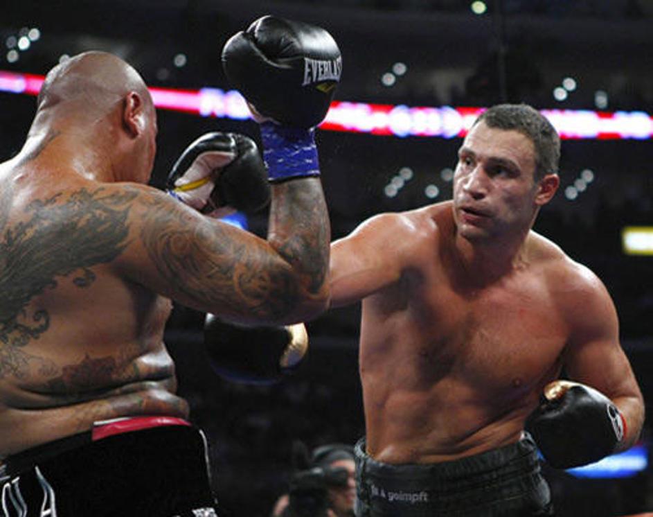 Kličko je uspešno ubranil naslov prvaka v težki kategoriji. To je njegova 38 zma