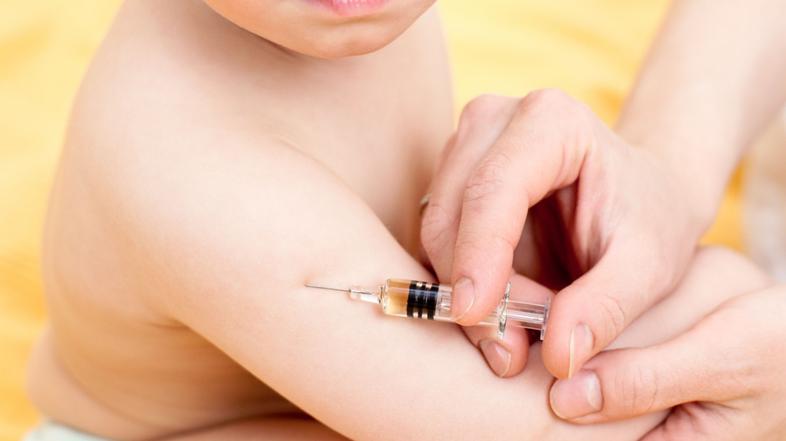 Zivljenje 20.02.14, igla, dojenček  foto: shutterstock