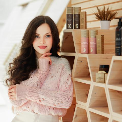 Rebeka Udvanc, Beesmetic