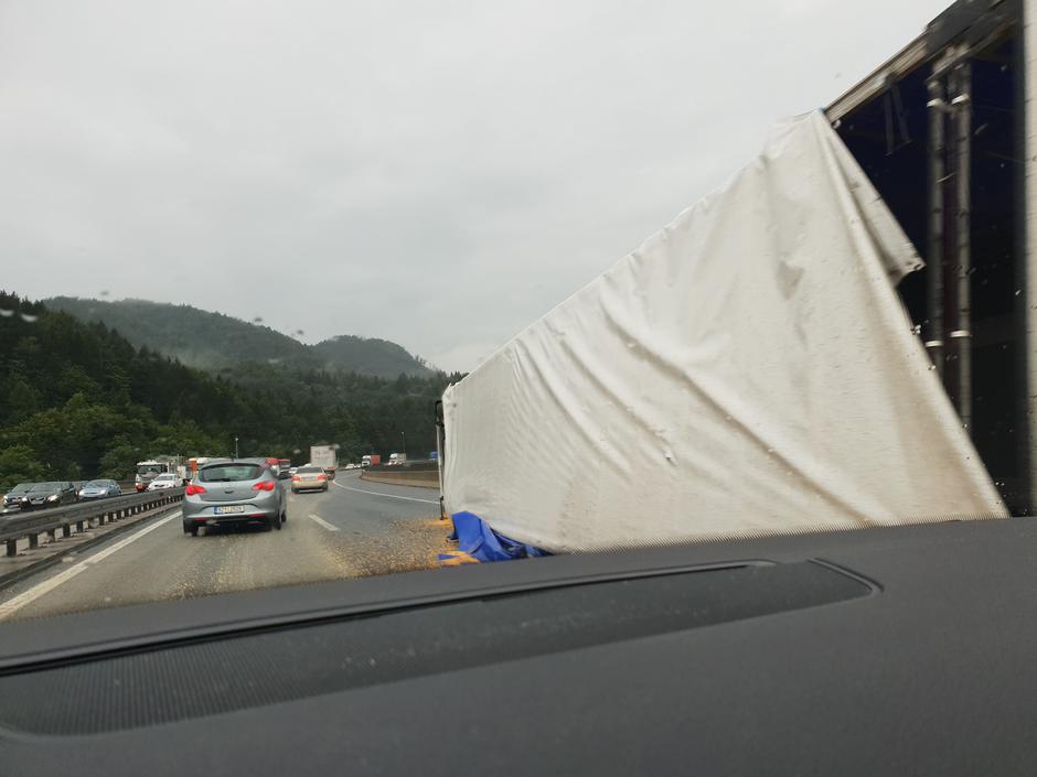 tovornjak koruza štajerska avtocesta | Avtor: Simon Šketa/Facebook