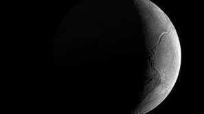 Enceladus, Saturnova luna