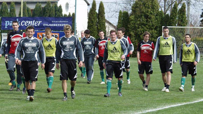 Madžarski nogometaši med vadbo pred tekmo s Slovenijo