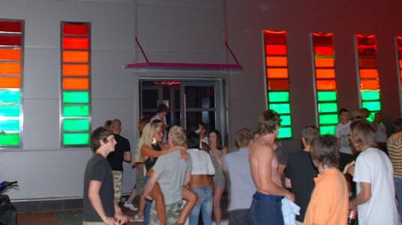 Grki so naveličani neprimernega vedenja britanskih turistov.