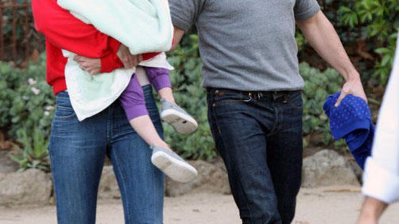 Katie ima občutek, da ji Tom ne posveča dovolj časa.