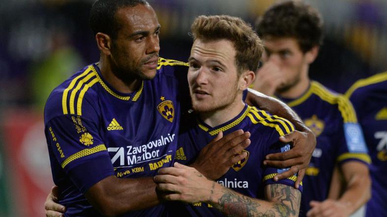 Marcos Tavares, Dino Hotić