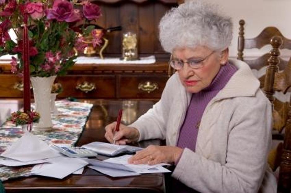 Leta 2005 smo največ denarja dali za starost. | Avtor: Žurnal24 main