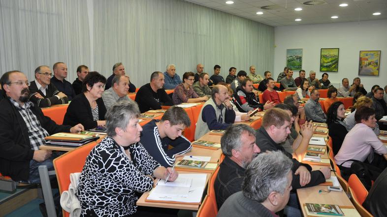 Ob množici novopečenih čebelarjev bo brenčanja čebel na travnikih in v sadovnjak