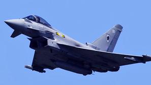 Britanski minister za obrambo je potem, ko so v enem izmed lovcev vrste Typhoon 