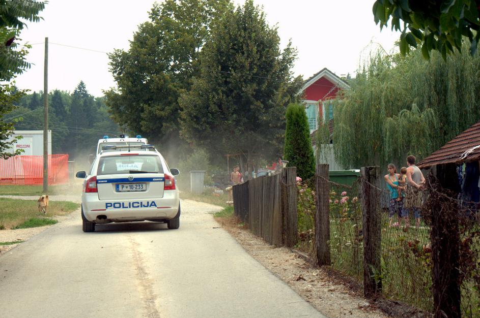 posredovanje policije v romskem naselju 