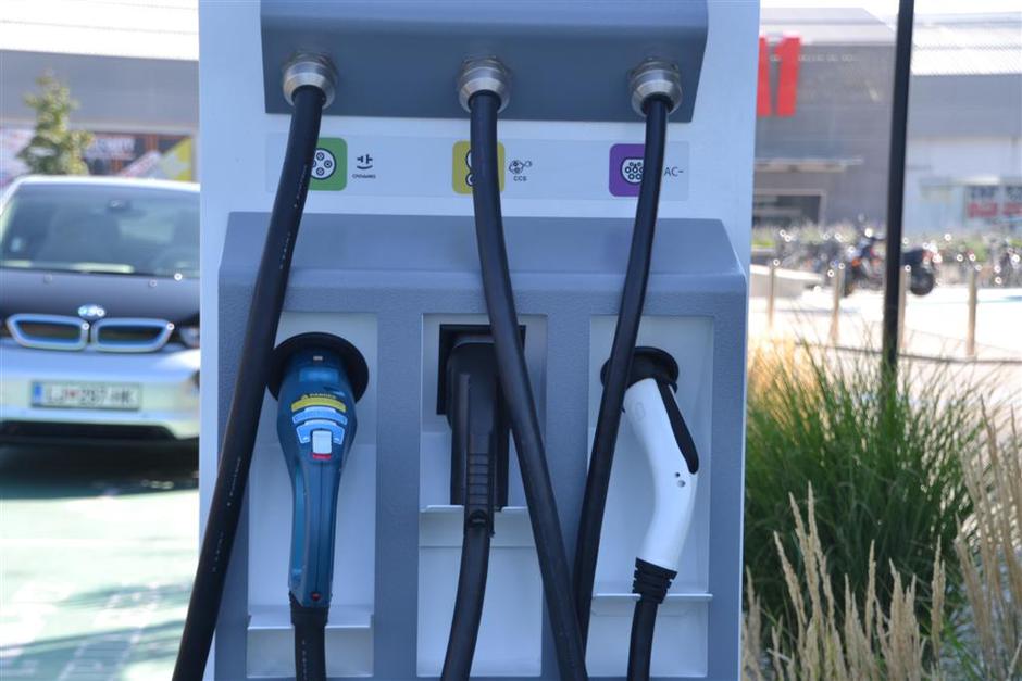 Polnilnica za električna vozila | Avtor: Gregor Prebil