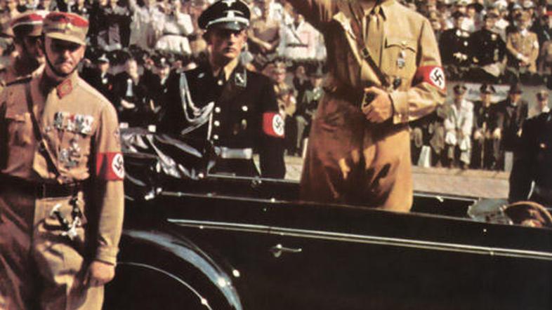 Na spletu se je pojavil posnetek avstrijskih vojakov, ki pozdravljajo, kot je to