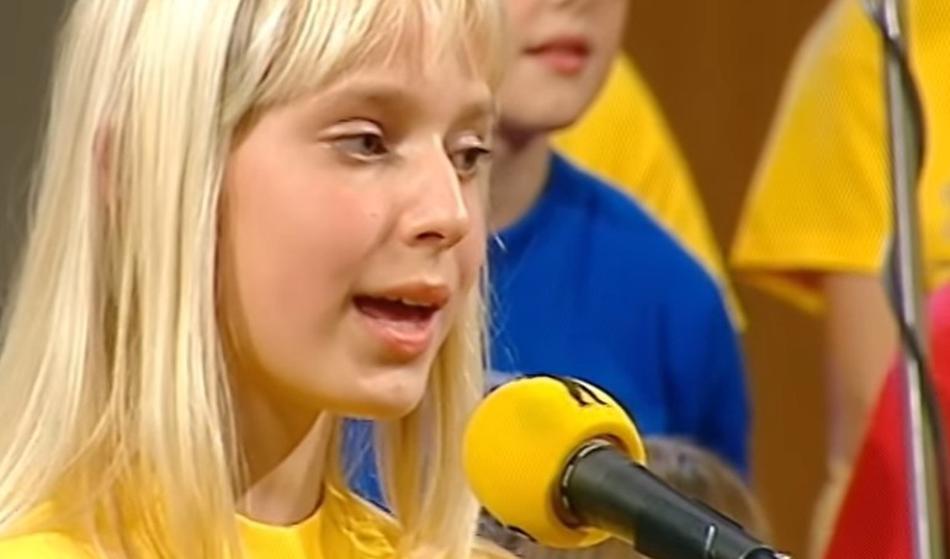 Ta deklica je zrasla v eno najbolj vročih Slovenk, jo prepoznate?