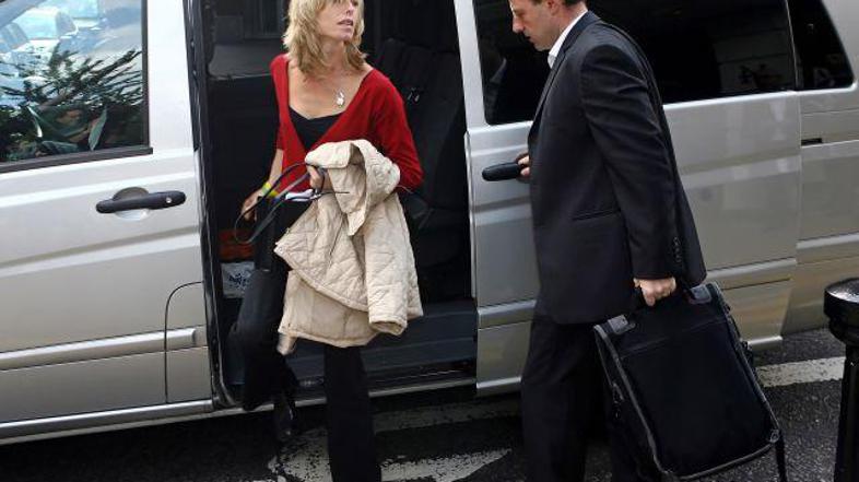 Starša bosta s svojimi zasebnimi detektivi nadaljevala iskanje hčerke.