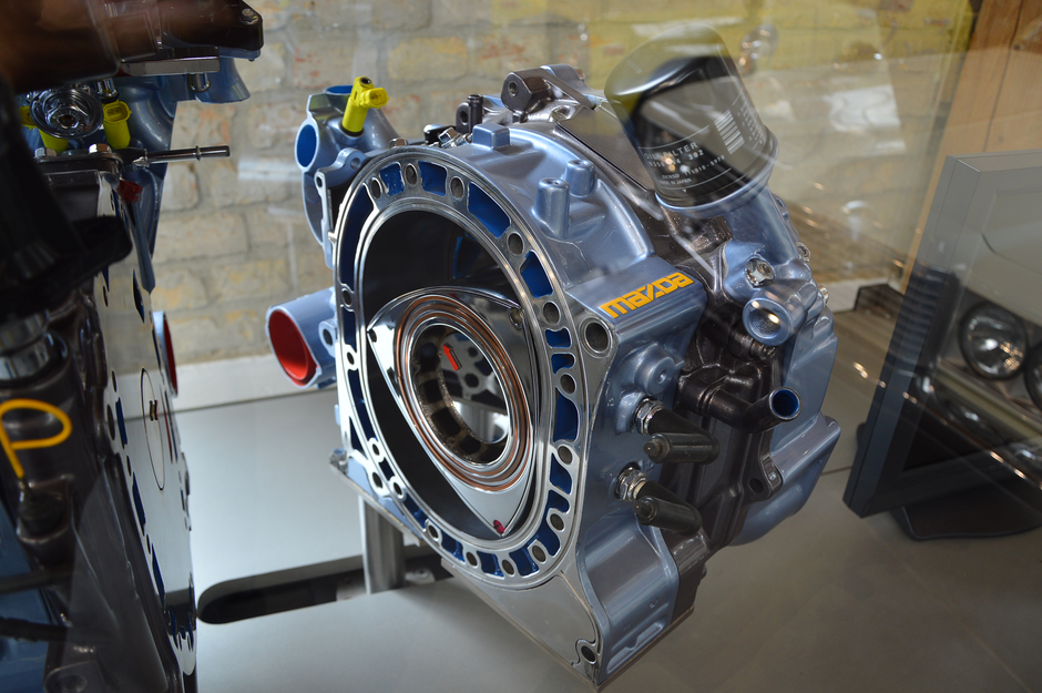 Mazda rotacijski motor | Avtor: Andrej Leban