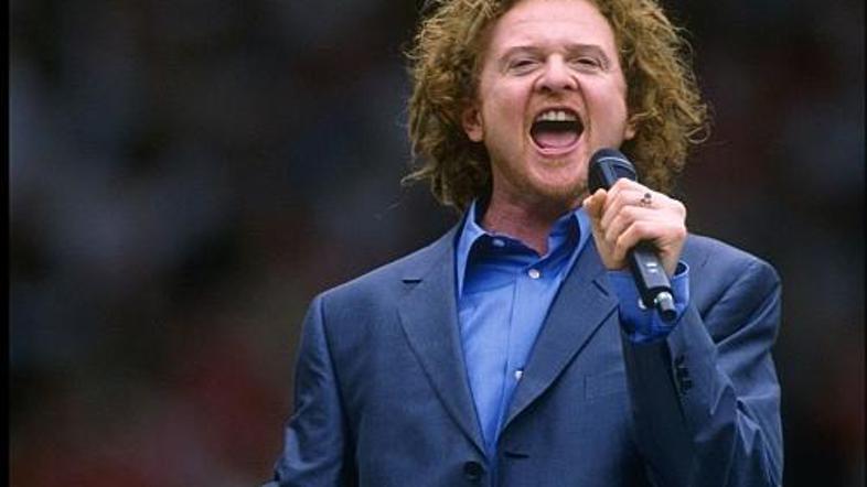 Rdečelasi pevec Hucknall je "zaščitni znak" skupine.