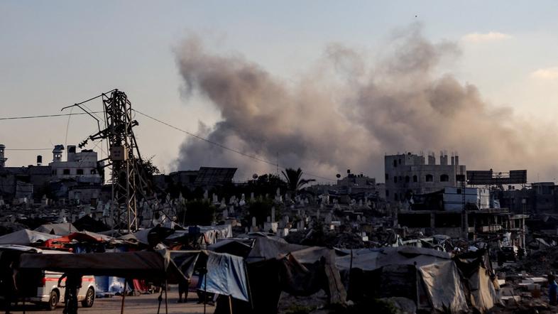 Izrael nadaljuje z napadi na Gazo