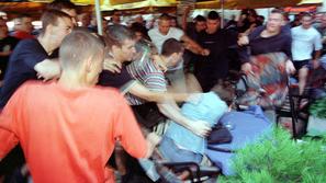 30. junija leta 2001 se je Parada ponosa v Beogradu končala z nasiljem. (Foto: R