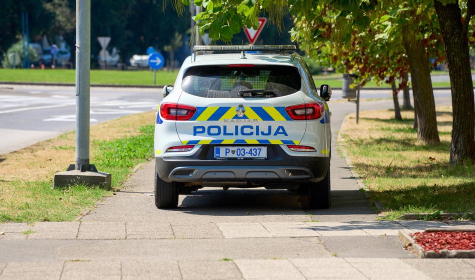 Na Obali kaznivo dejanje zoper spolno nedotakljivost, eni os