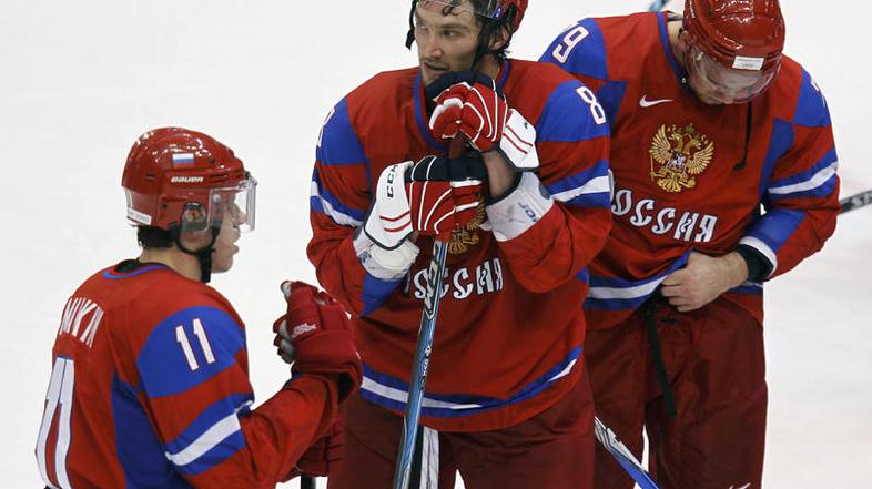 Ruski hokejisti so bili razbiti že po prvi tretjini. (Foto: Reuters)