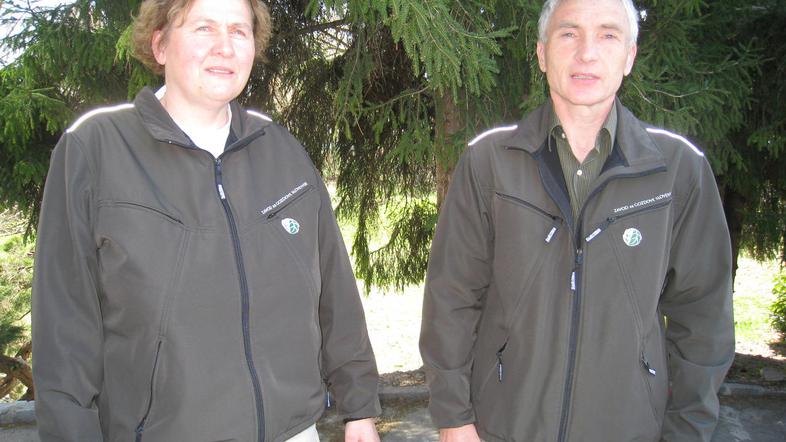 Vida Papler in Andrej Avsenek z blejske OE Zavoda za gozdove Slovenije. (Foto: R