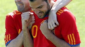 Andres Iniesta (levo) si želi v Barceloni videti soigralca iz reprezentance Cesc