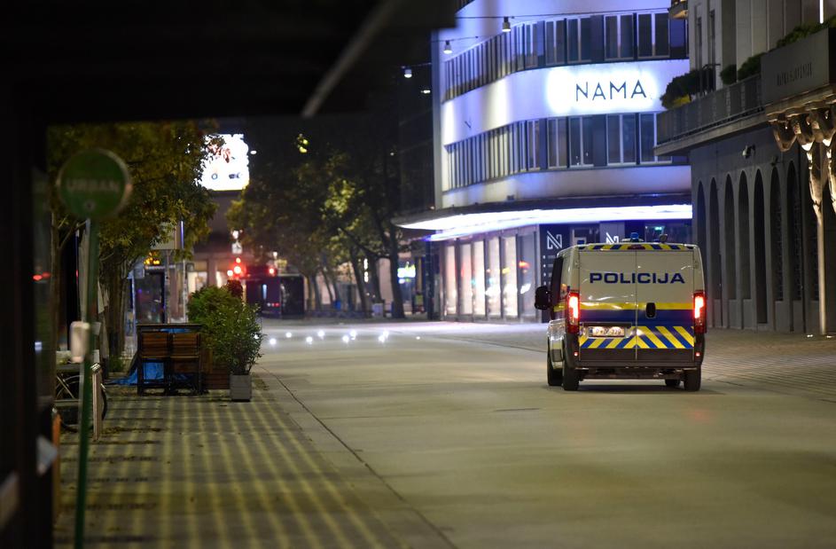 policija policijsko vozilo marica Ljubljana Nama Slovenska cesta