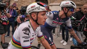 Remco Evenepoel in Mattia Cattaneo