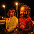 Sedemletni prijateljici Lana Uršič in Taja Fatorič iz Lucije sta na pohod z bakl