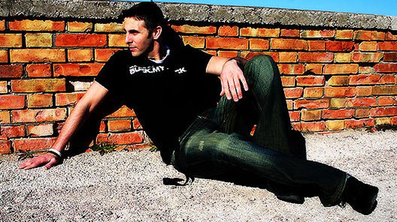 Eddie v svoji državi velja za enega izmed najbolj cenjenih DJ-jev.