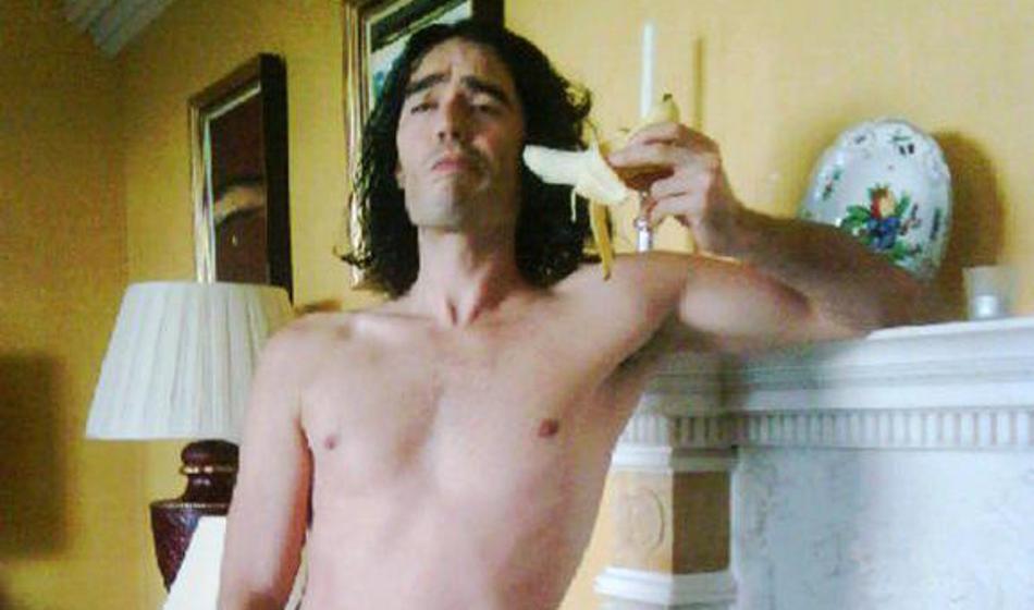 Zvezdnik Russell Brand znova obtožen posilstva