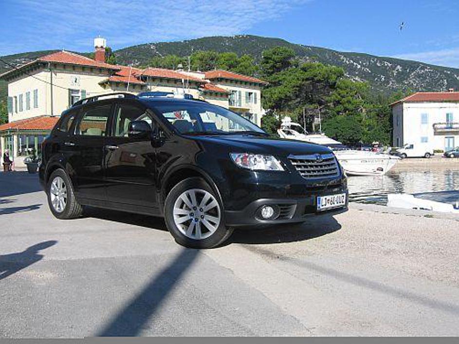 Edini motor, ki se za zdaj lahko vrti v tribeci, je 3,6-litrski bokserski bencin