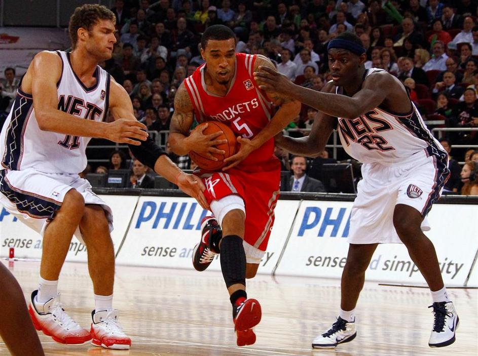 Courtney Lee,  Anthony Morrow in Brook Lopez