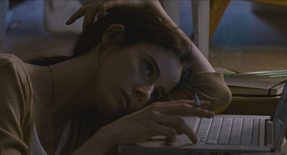 Slepe stene: Ljubezen v virtualni dobi